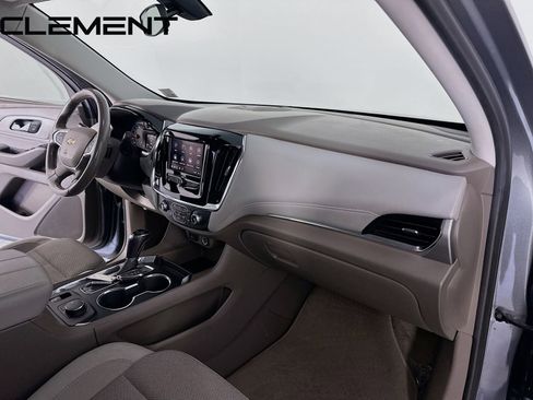 Used 2020 Chevrolet Traverse LT image 35