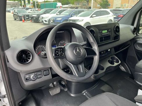 Used 2022 Mercedes-Benz Sprinter 2500 image 9