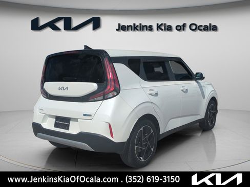Certified 2023 Kia Soul EX image 3