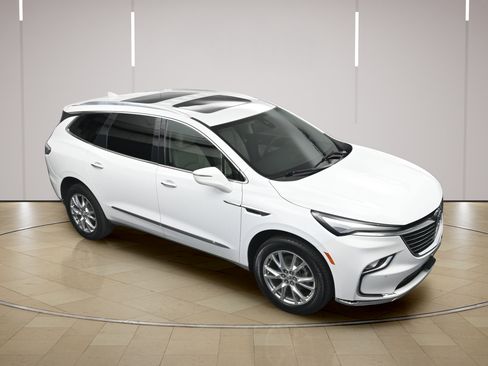 Used 2023 Buick Enclave Essence w/ Experience Buick Package AWD/4WD image 33