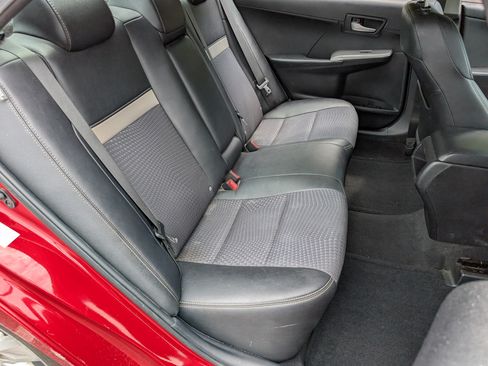 Used 2014 Toyota Camry SE FWD image 19
