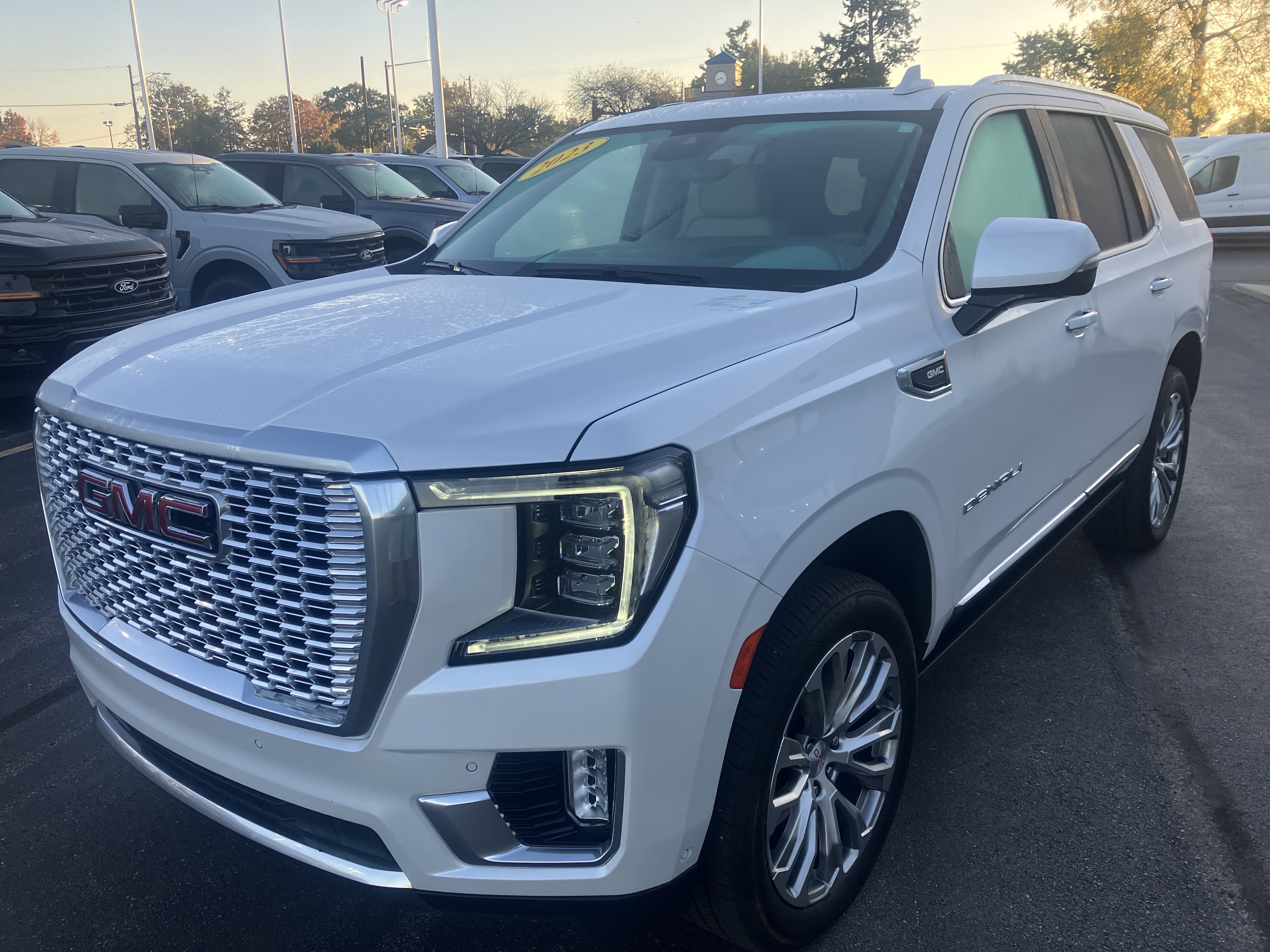 Used 2023 GMC Yukon Denali w/ Advanced Technology Package AWD/4WD image 3