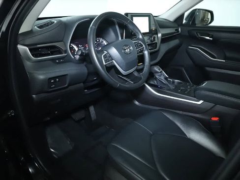Used 2023 Toyota Highlander XLE image 19