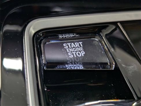 Used 2023 BMW 740i image 20