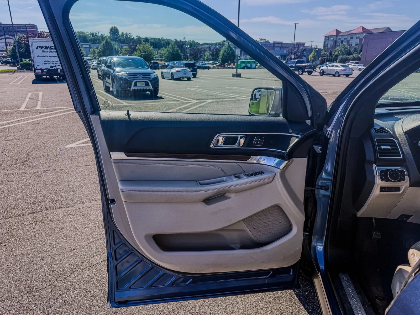 Used 2018 Ford Explorer Limited FWD image 18