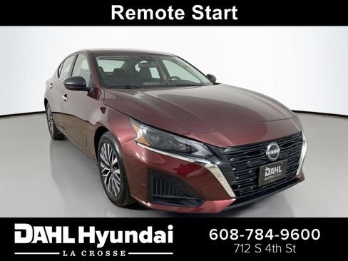 Used 2024 Nissan Altima 2.5 SV FWD image 1