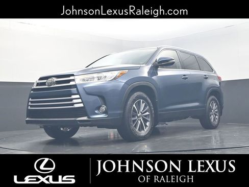 Used 2019 Toyota Highlander XLE image 16