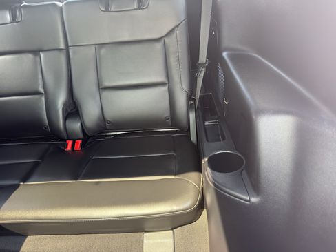 Used 2022 Ford Explorer XLT w/ Equipment Group 202A AWD/4WD image 37