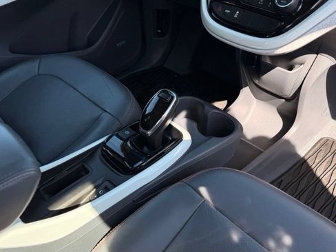 Used 2020 Chevrolet Bolt Premier w/ Infotainment Package FWD image 39