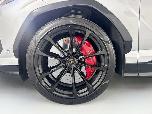 Used 2022 Lamborghini Urus AWD/4WD image 33