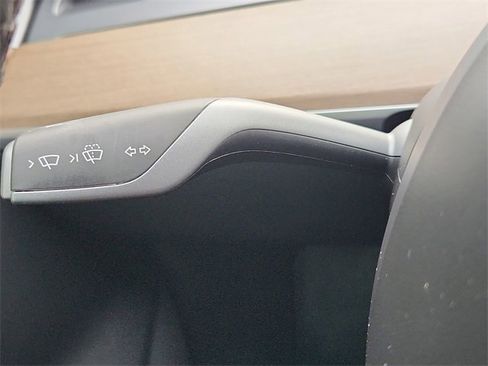 Used 2023 Tesla Model 3 Standard Range image 17