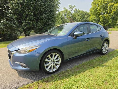 Used 2017 MAZDA MAZDA3 Grand Touring FWD image 2