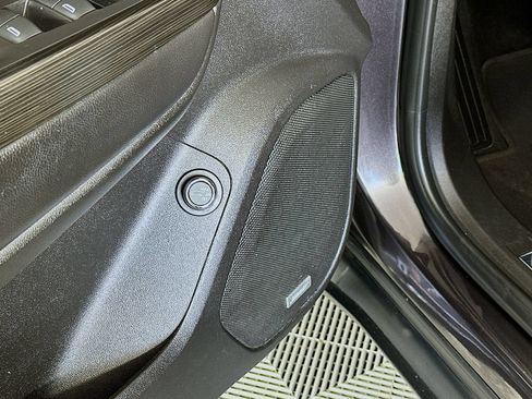 Used 2019 GMC Acadia SLT FWD image 19