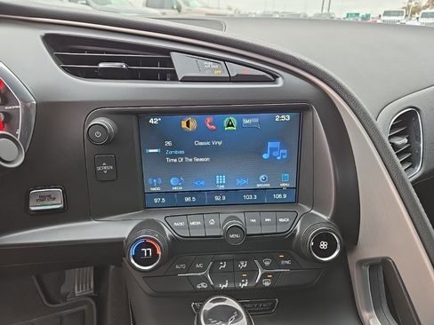 Used 2019 Chevrolet Corvette Stingray Coupe w/ Carbon Flash Badge Package image 33