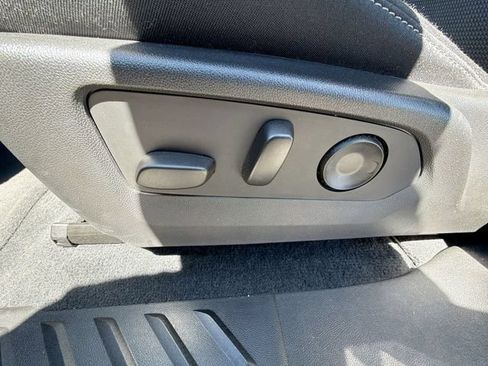 Used 2024 Chevrolet Colorado LT w/ LT Convenience Package II RWD image 21