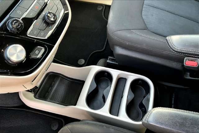 Used 2022 Chrysler Voyager LX FWD image 18