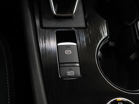 Used 2025 Nissan Rogue SV AWD/4WD image 25