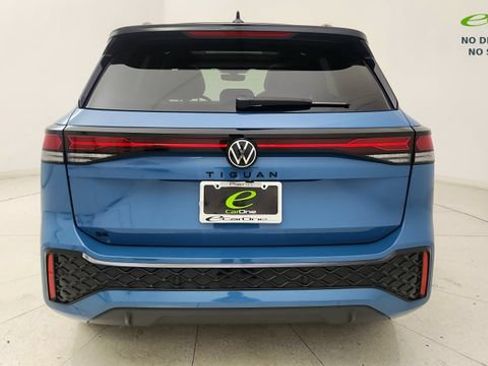 Used 2025 Volkswagen Tiguan SE R-Line FWD image 5