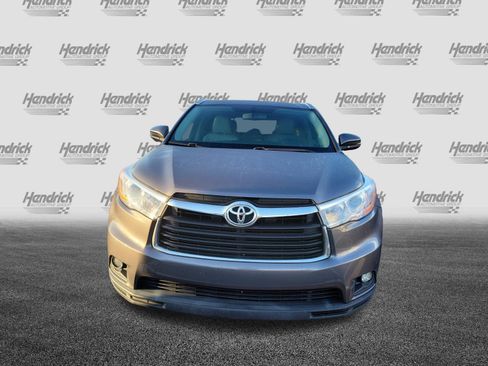 Used 2016 Toyota Highlander XLE FWD image 3