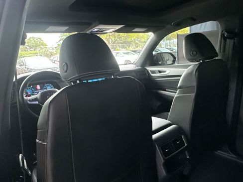 Used 2024 Volkswagen Atlas Cross Sport SE FWD image 23
