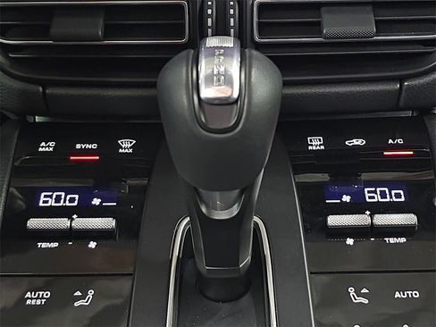 Used 2025 Porsche Macan image 19