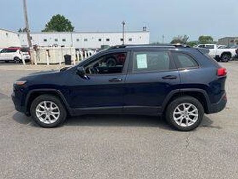 Used 2015 Jeep Cherokee Sport w/ Cold Weather Group AWD/4WD image 8