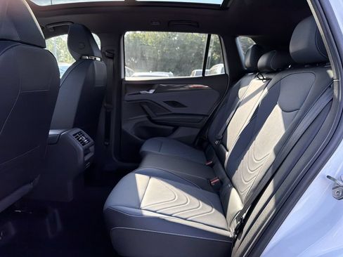 New 2026 Volkswagen Tiguan SE R-Line FWD image 13