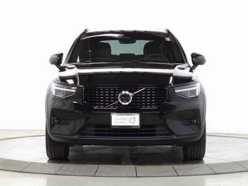 Certified 2025 Volvo XC40 B5 Plus image 2