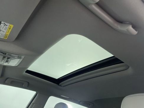 Used 2017 Toyota Highlander Limited image 33