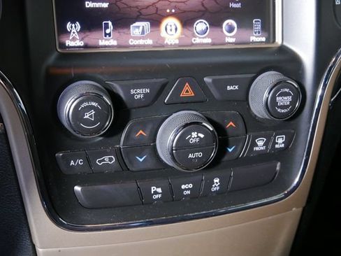 Used 2014 Jeep Grand Cherokee Overland AWD/4WD image 24