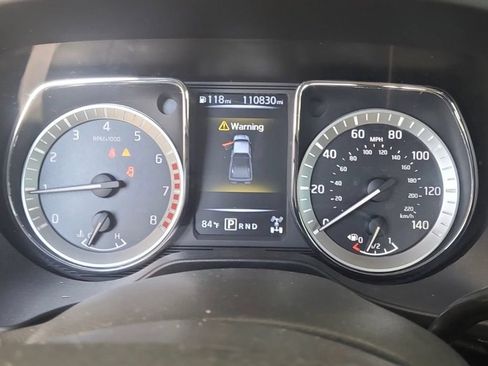 Used 2018 Nissan Titan SV AWD/4WD image 8