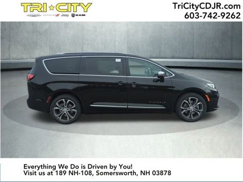 New 2026 Chrysler Pacifica Pinnacle image 6