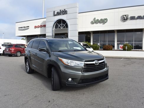 Used 2015 Toyota Highlander XLE image 1