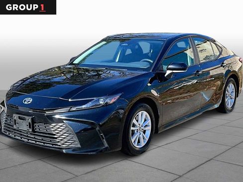 Certified 2025 Toyota Camry LE image 1