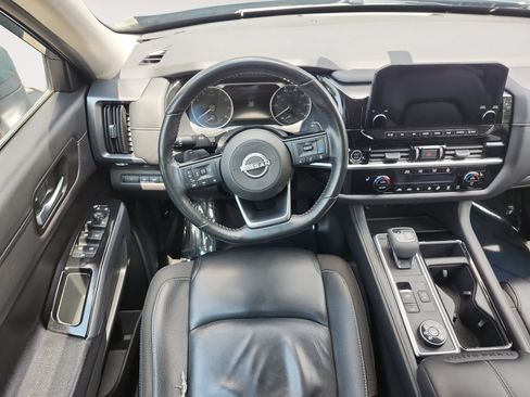 Used 2023 Nissan Pathfinder SL AWD/4WD image 10