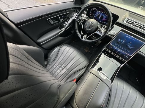 Used 2022 Mercedes-Benz S 580 4MATIC Sedan w/ AMG Line Package image 16