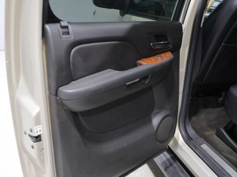 Used 2007 Chevrolet Avalanche LT w/ LT Preferred Equipment Group AWD/4WD image 19
