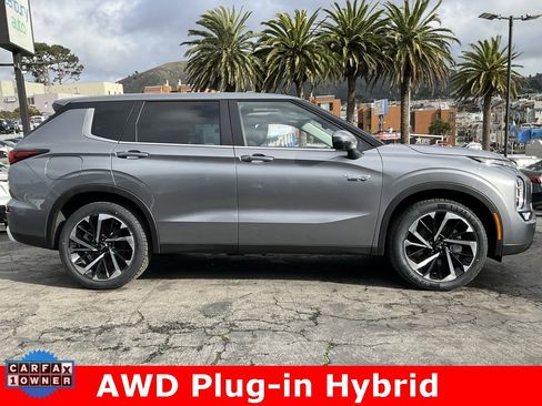 Used 2023 Mitsubishi Outlander SE image 3