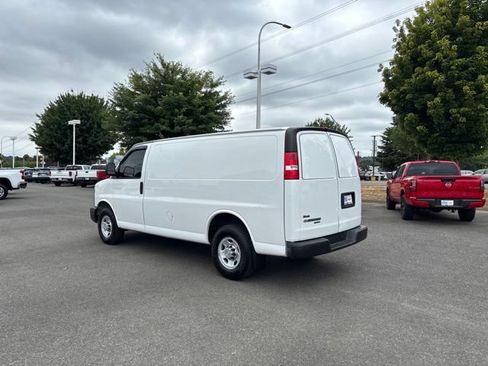 Used 2011 Chevrolet Express 2500 RWD image 3