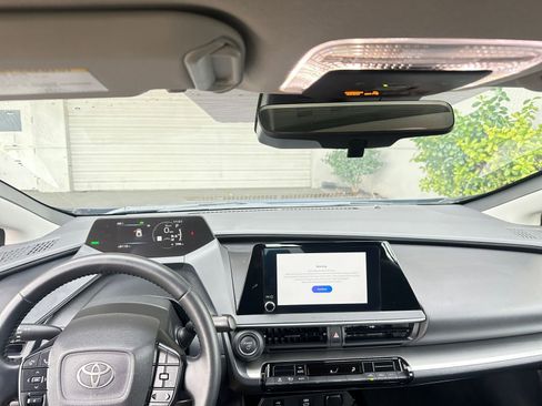 Used 2025 Toyota Prius LE image 33