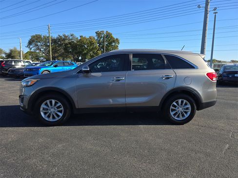 Used 2017 Kia Sorento LX image 6