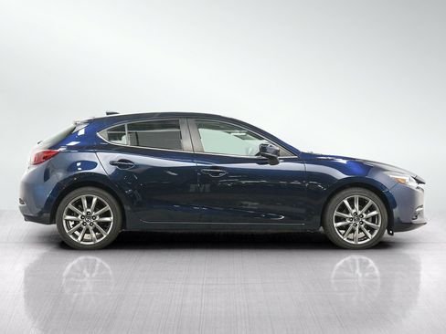 Used 2018 MAZDA MAZDA3 Grand Touring w/ Premium Equipment Package FWD image 6