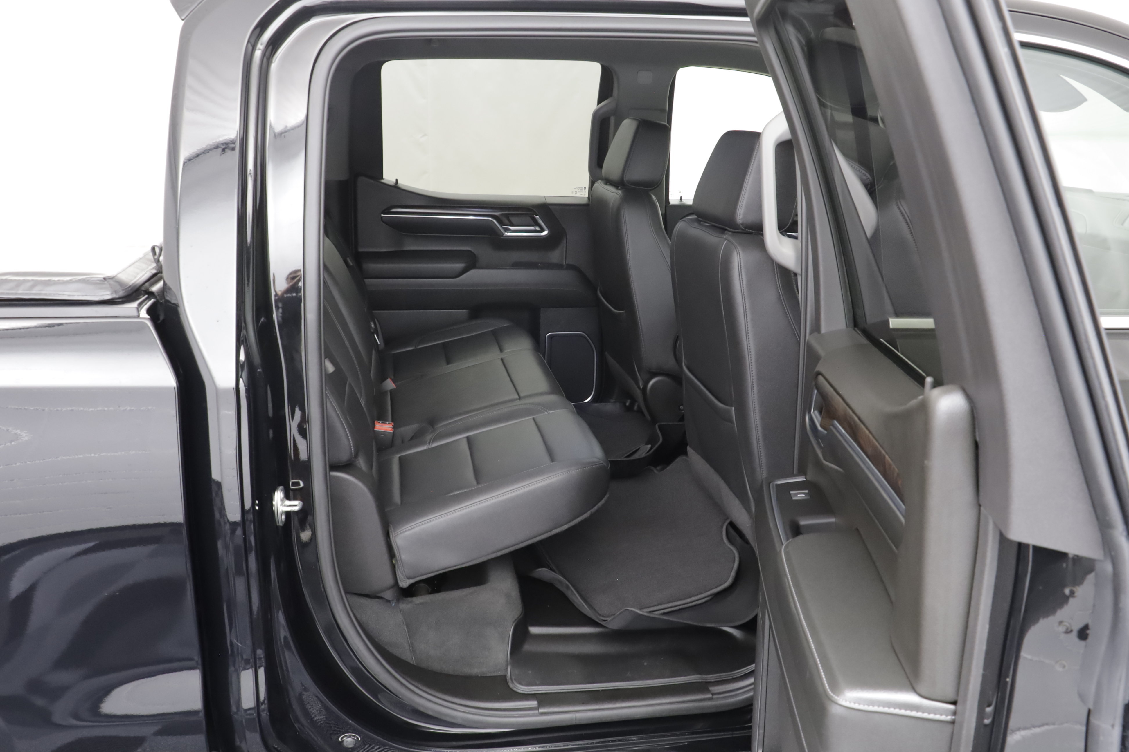 Used 2024 GMC Sierra 1500 SLT AWD/4WD image 24