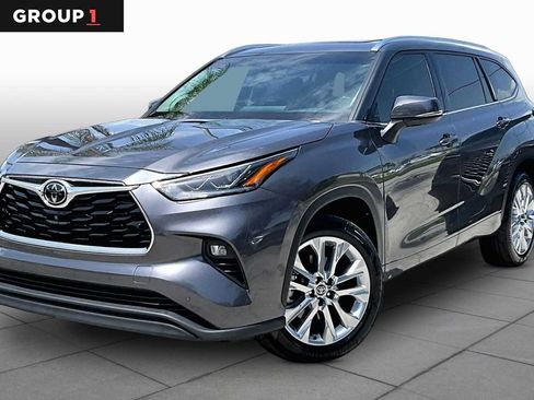 Used 2022 Toyota Highlander Limited FWD image 1