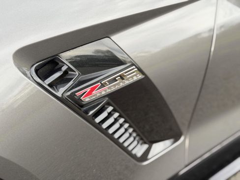 Used 2015 Chevrolet Corvette Z06 w/ 3LZ Preferred Equipment Group image 16