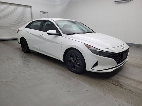 Used 2021 Hyundai Elantra SEL FWD image 11