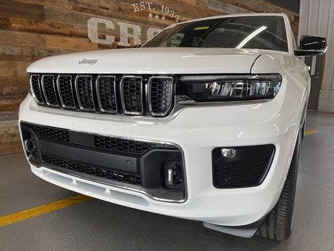 New 2025 Jeep Grand Cherokee L Overland w/ Trailer Tow Package image 12