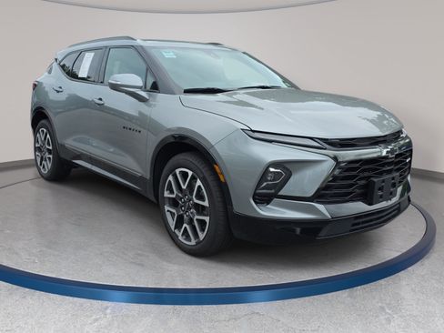 Used 2023 Chevrolet Blazer RS w/ Enhanced Convenience Package AWD/4WD image 3