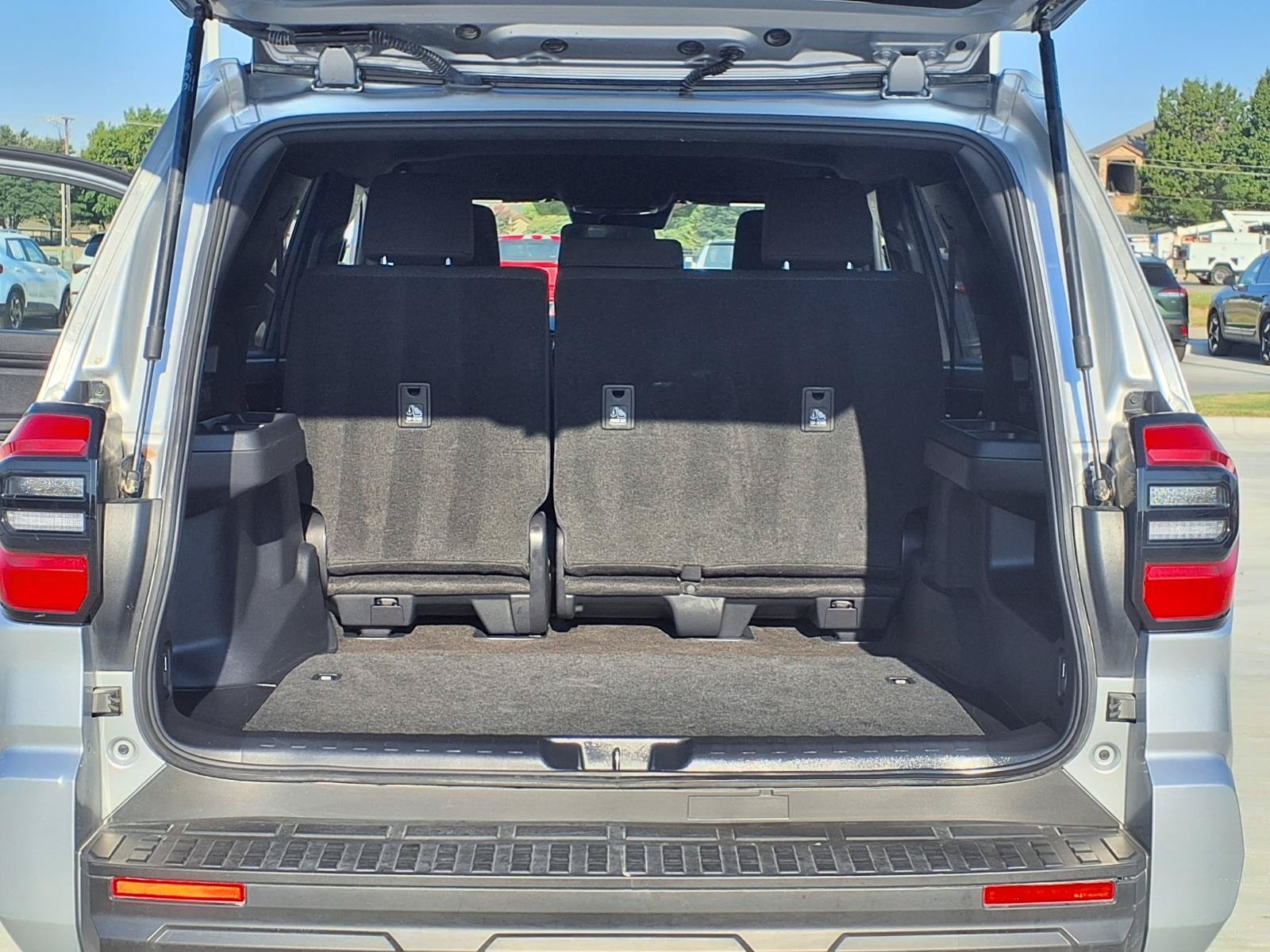 Used 2025 Toyota 4Runner SR5 AWD/4WD image 28