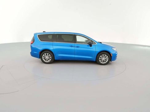 New 2026 Chrysler Pacifica Limited image 14